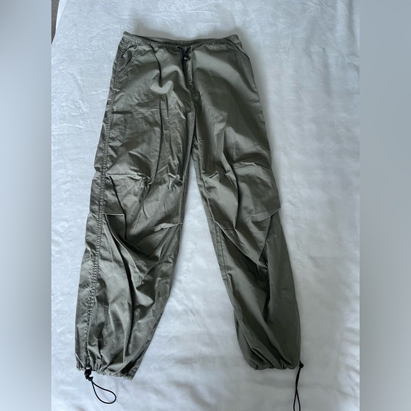 H&M Women’s Olive Utility Cargo Pants - Picture 1 of 7